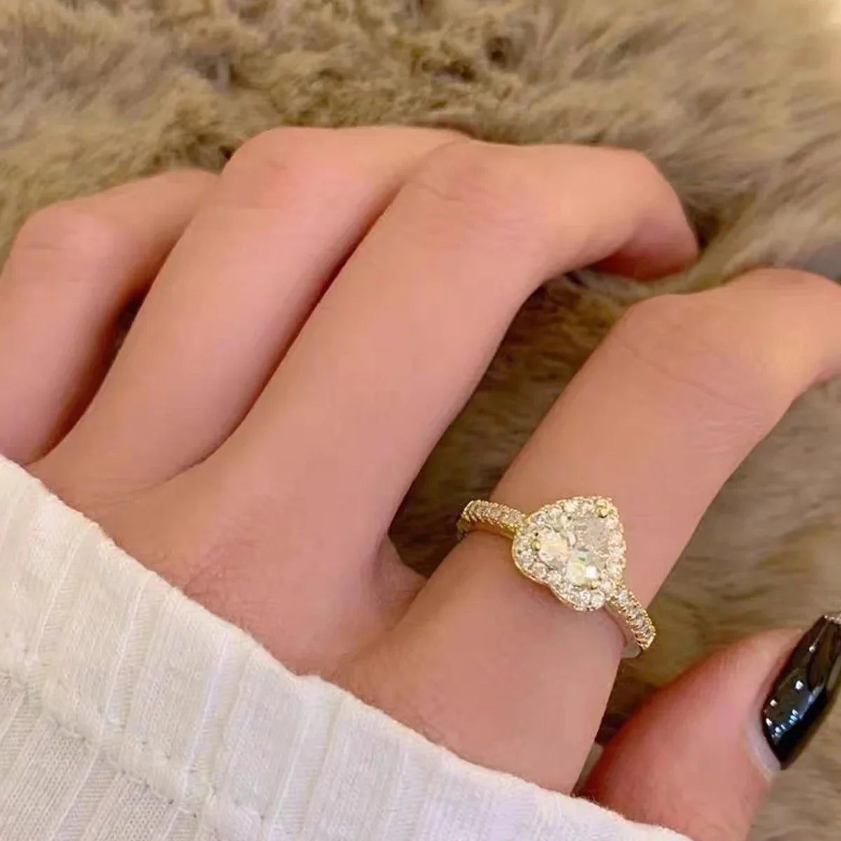Anillo Dorado con Corazon